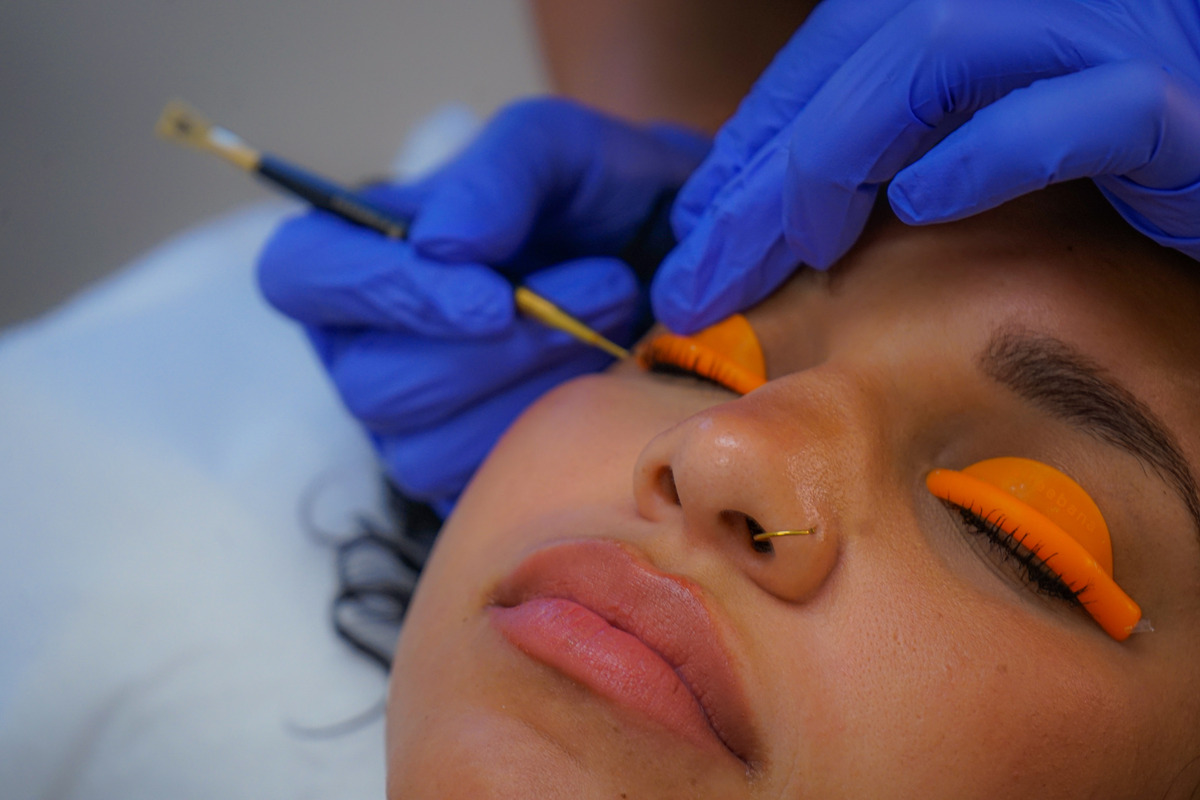 patient receiving brow and lashes waxing service