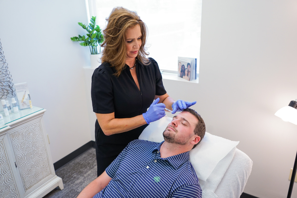 Allergan Specialist working with patient